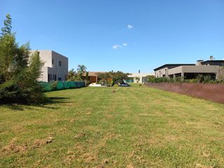 Foto 6 de Terreno de 648 mts 2 , Santa Guadalupe, Pilar del Este, excelente ubicacion.