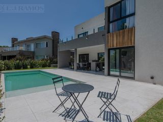 Foto 1 de Casa  En Venta - El Canton - Norte - A la Laguna PG