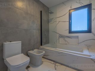 Foto 30 de Casa  En Venta - El Canton - Norte - A la Laguna PG