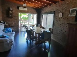 Foto 2 de Casa en venta - 3 Dormitorios 3 Baños - 360Mts2 - Los Hornos, La Plata