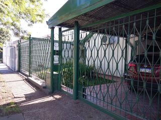Foto 3 de Casa en  venta 3D. en Pje Lujones 1ra cuadra. alt Av Mate de Luna 4000
