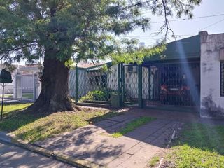Foto 5 de Casa en  venta 3D. en Pje Lujones 1ra cuadra. alt Av Mate de Luna 4000