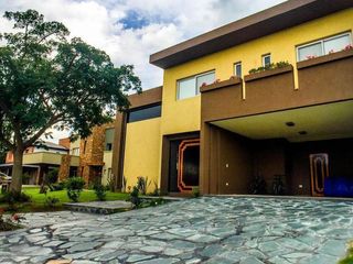 Foto 1 de Casa en venta - 6 Dormitorios 6 Baños - Cocheras - 1000Mts2 - San Marco
