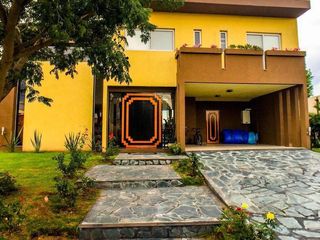 Foto 2 de Casa en venta - 6 Dormitorios 6 Baños - Cocheras - 1000Mts2 - San Marco
