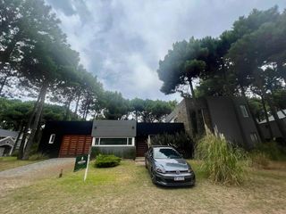 Foto 1 de Casa en venta - 4 Dormitorios 3 Baños 2 Cocheras - 1000Mts2 - Pinamar