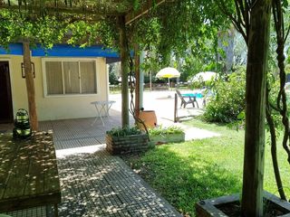 Foto 5 de Venta Casa 3 dormitorios con amplio parque - Roldan