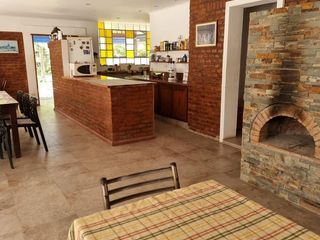 Foto 8 de Venta Casa 3 dormitorios con amplio parque - Roldan