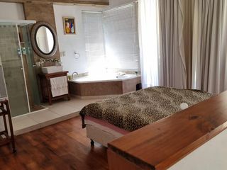 Foto 12 de Venta Casa 3 dormitorios con amplio parque - Roldan