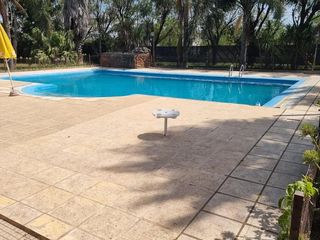 Foto 3 de Venta Casa 3 dormitorios con amplio parque - Roldan