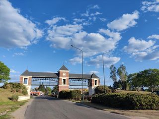 Foto 4 de Hermoso lote en venta en Barrio Santa Elena, Pilar del Este.