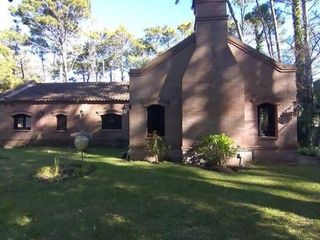 Foto 4 de Casa en venta - 4 dormitorios 3 baños - 290mts2 - Carilo