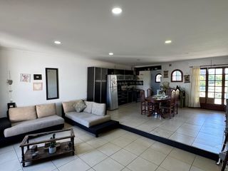 Foto 2 de Muy linda casa en zona Thompson, calle Darwin.