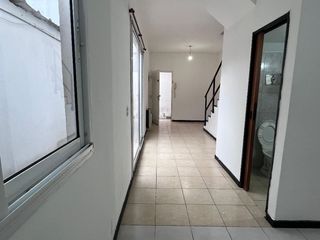 Foto 3 de Departamento Tipo Casa en alquiler en Lanus Este
