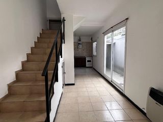 Foto 2 de Departamento Tipo Casa en alquiler en Lanus Este