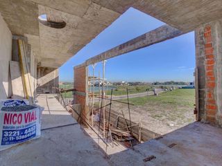 Foto 8 de Casa en venta y alquiler al lago en barrio Puentes, Nordelta, Tigre