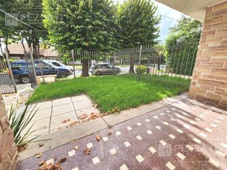 Foto 4 de Casa en  Los Troncos. Alquiler por 24 meses. 3 dormitorios. cocina y comedor diario, amplio patio. grage y trotadora, lavadero