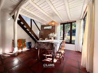 Foto 4 de Casa de 4 ambientes con dependencia - amplio jardin - Zona Alfar