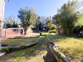 Foto 3 de Casa de 4 ambientes con dependencia - amplio jardin - Zona Alfar