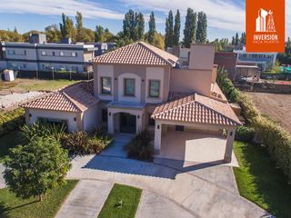 Foto 1 de Venta de casa en Barrio Sauces del Lima - Neuquén Capital