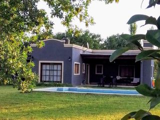 Foto 1 de Venta Casa quinta estilo campo en Salvador María, Lobos