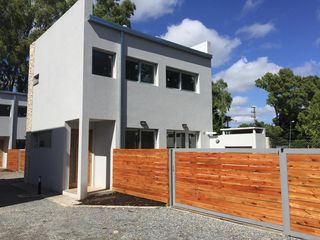 Foto 2 de Casa en 28/493 y 495 Manuel B Gonnet - Alberto Dacal Propiedades