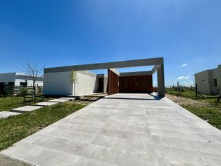 Foto 4 de VENTA CASA SAN SEBASTIAN AREA 10 - 4 AMBIENTES