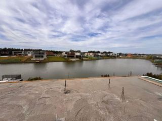 Foto 8 de Casa en venta al agua con 4 dormitorios en el Barrio Carpinchos, Nordelta