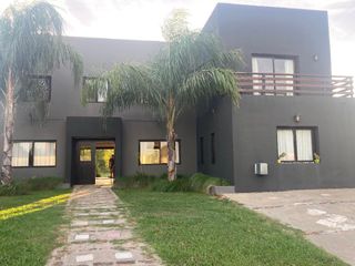 Foto 1 de Casa en venta - 5 Dormitorios 4 Baños - 864Mts2 - El Cazal, Belén de Escobar