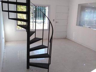 Foto 2 de Casa - Ingeniero Maschwitz - Escobar - Amplio parque - Pileta-acepta permuta