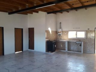 Foto 1 de Casa en venta - 2 Dormitorios 3 Baños - Cochera - 230Mts2 - La Plata