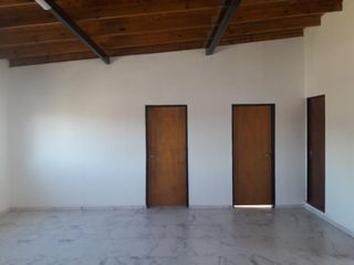 Foto 2 de Casa en venta - 2 Dormitorios 3 Baños - Cochera - 230Mts2 - La Plata