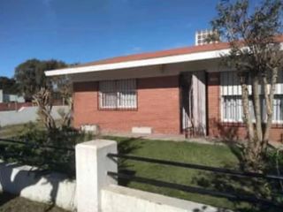 Foto 1 de Casa venta  - 2 dormitorios 2 baños - 689mts2 - Mar Del Tuyu