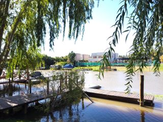 Foto 2 de San Marco | Venta | Cálida casa moderna en excelente lote al río