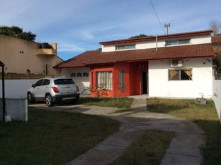 Foto 1 de Casa en venta - 3 dormitorios 2 baños - Cochera - 400mts2 - Mar Del Tuyú