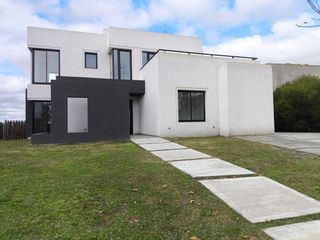 Foto 5 de VENTA CASA EL CANTON AL GOLF 5 AMBIENTES