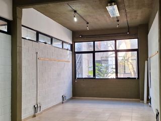 Foto 1 de Oficina en venta con renta, SOBRE COLECTORA oeste, ideal inversión - Ingeniero Maschwitz.