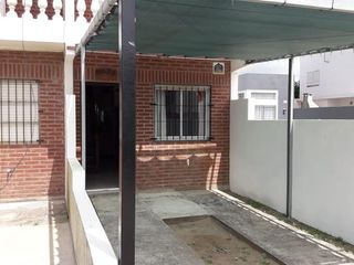 Foto 1 de Casa en venta - 3 dormitorios 2 baños - 77,4mts2 - Mar del Tuyú
