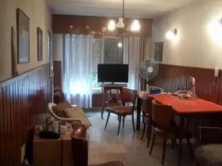 Foto 1 de Casa Venta 4 dormitorios 1 baño - 210mts2 totales 180mts2 cubiertos- Banfield