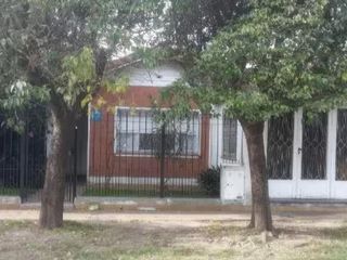 Foto 4 de Casa Venta 4 dormitorios 1 baño - 210mts2 totales 180mts2 cubiertos- Banfield