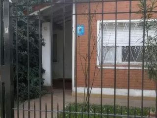 Foto 5 de Casa Venta 4 dormitorios 1 baño - 210mts2 totales 180mts2 cubiertos- Banfield