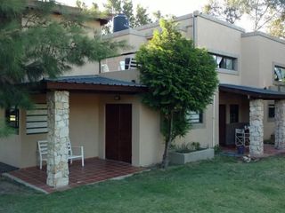Foto 1 de Edificio Comercial venta - 8 dormitorios 4 baños - 550mts2 totales - Ostende