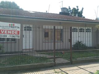 Foto 1 de Casa en  venta en Quilmes