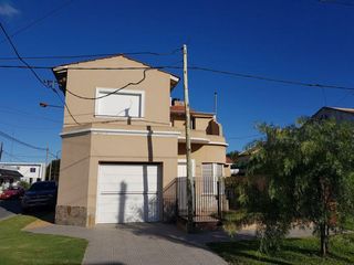 Foto 2 de Casa en Venta en 517/3 bis La Plata - Alberto Dacal Propiedades