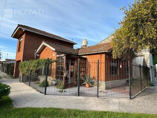 Foto 1 de Casa en venta en la zona de Villa Primera. Garage. Patio. 3 dormitorios. 2 baños.