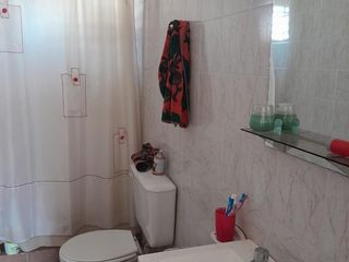 Foto 2 de Oportunidad se VENDE casa con terreno para construir un local en Los Almendros Esq Becerra