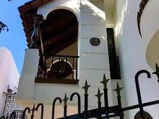 Foto 11 de Casa en venta - 2 dormitorios  3 baños - local - cochera  - 110mts2 - La Plata