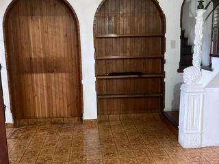 Foto 4 de Casa en venta - 2 dormitorios  3 baños - local - cochera  - 110mts2 - La Plata