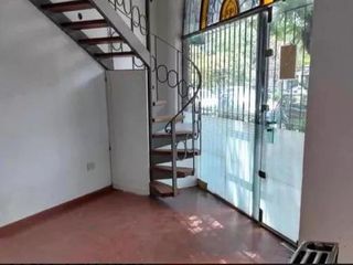 Foto 15 de Casa en venta - 2 dormitorios  3 baños - local - cochera  - 110mts2 - La Plata