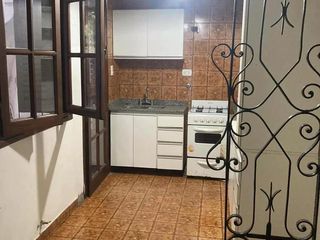 Foto 5 de Casa en venta - 2 dormitorios  3 baños - local - cochera  - 110mts2 - La Plata