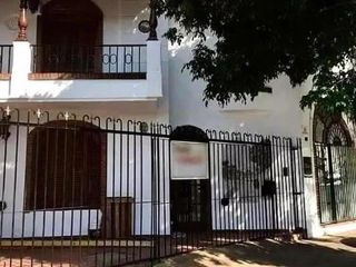 Foto 6 de Casa en venta - 2 dormitorios  3 baños - local - cochera  - 110mts2 - La Plata